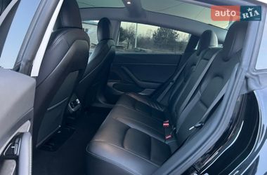 Седан Tesla Model 3 2020 в Радивиліві