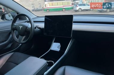 Седан Tesla Model 3 2020 в Радивиліві