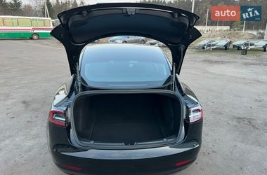 Седан Tesla Model 3 2020 в Радивиліві