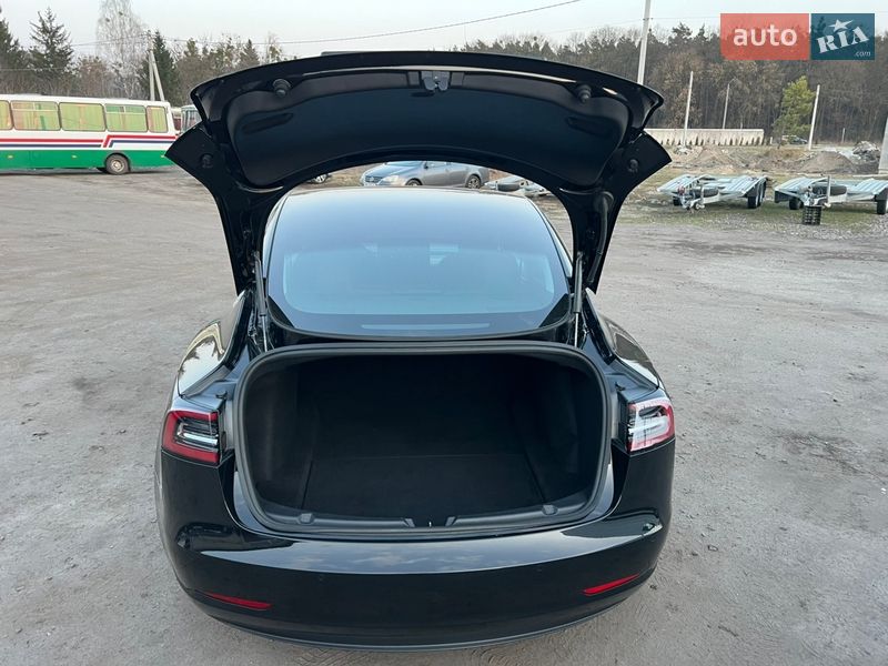 Седан Tesla Model 3 2020 в Радивиліві