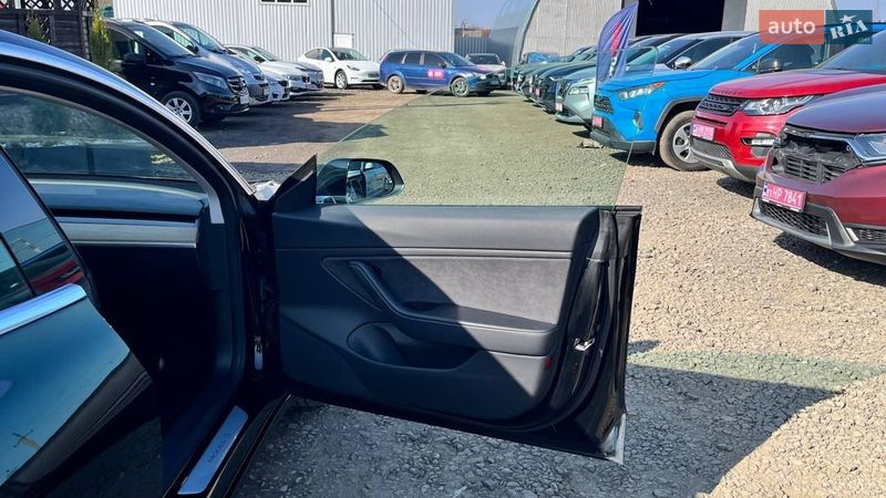 Седан Tesla Model 3 2018 в Луцке