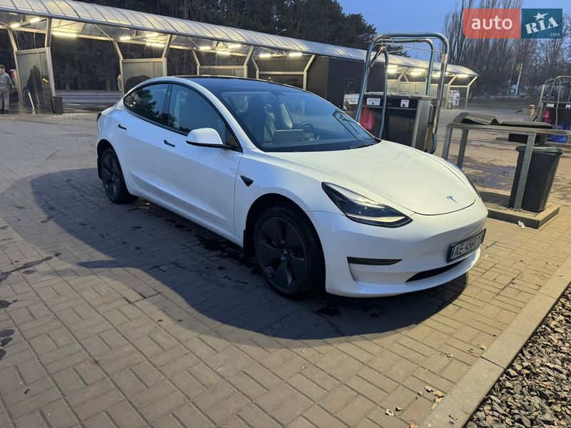 Седан Tesla Model 3 2023 в Днепре