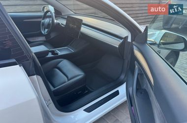 Седан Tesla Model 3 2023 в Днепре