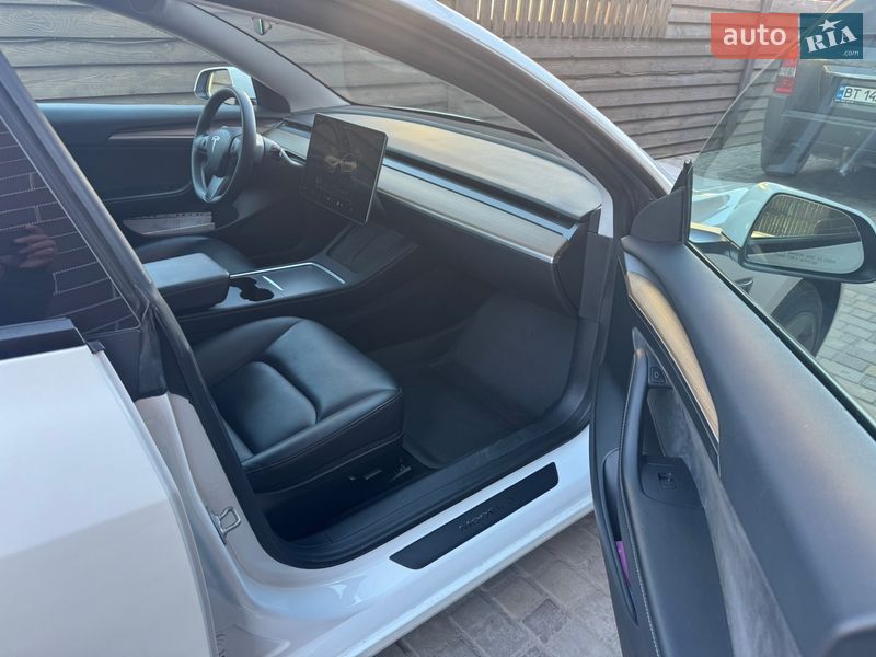 Седан Tesla Model 3 2023 в Днепре