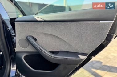 Седан Tesla Model 3 2024 в Стрые