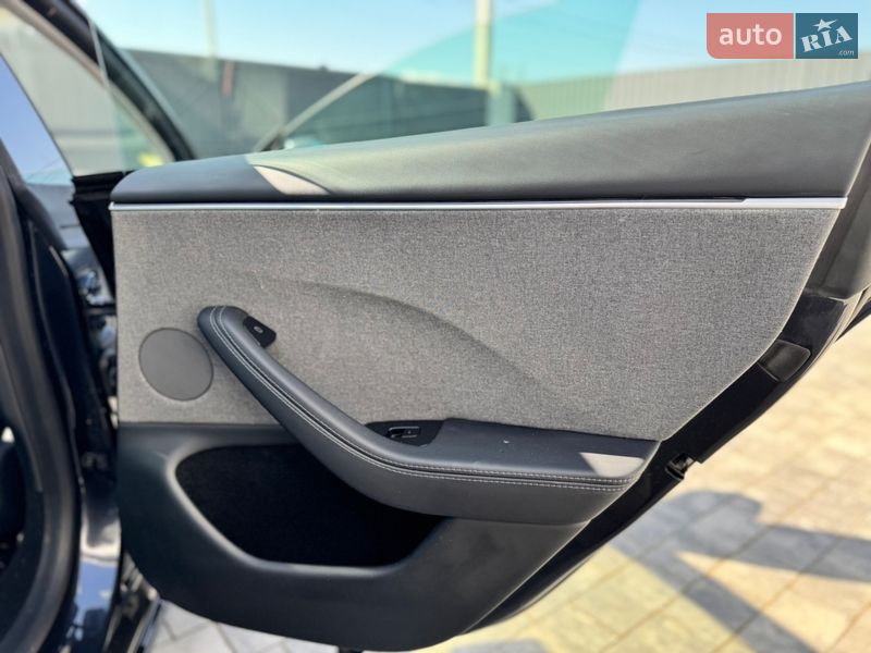 Седан Tesla Model 3 2024 в Стрые