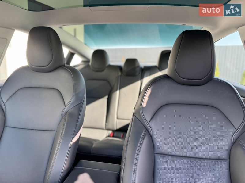 Седан Tesla Model 3 2024 в Стрые