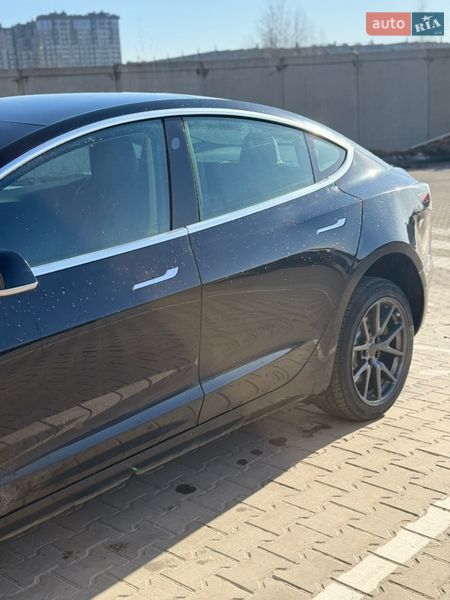 Седан Tesla Model 3 2019 в Ворзеле