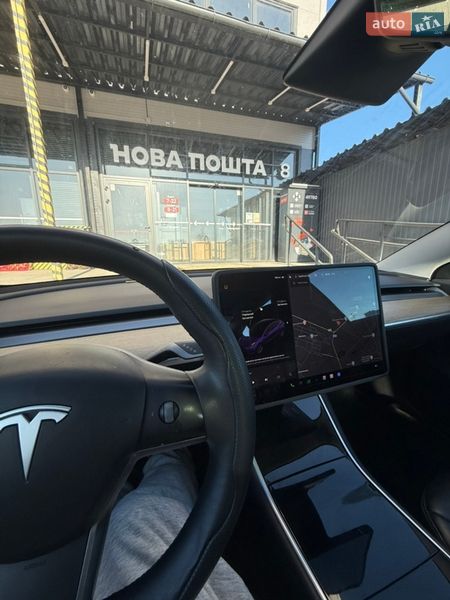Седан Tesla Model 3 2019 в Ворзеле