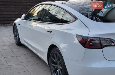 Седан Tesla Model 3 2022 в Буче