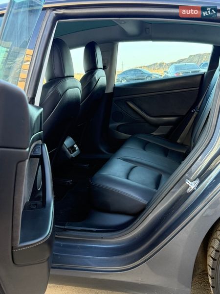 Седан Tesla Model 3 2021 в Виннице
