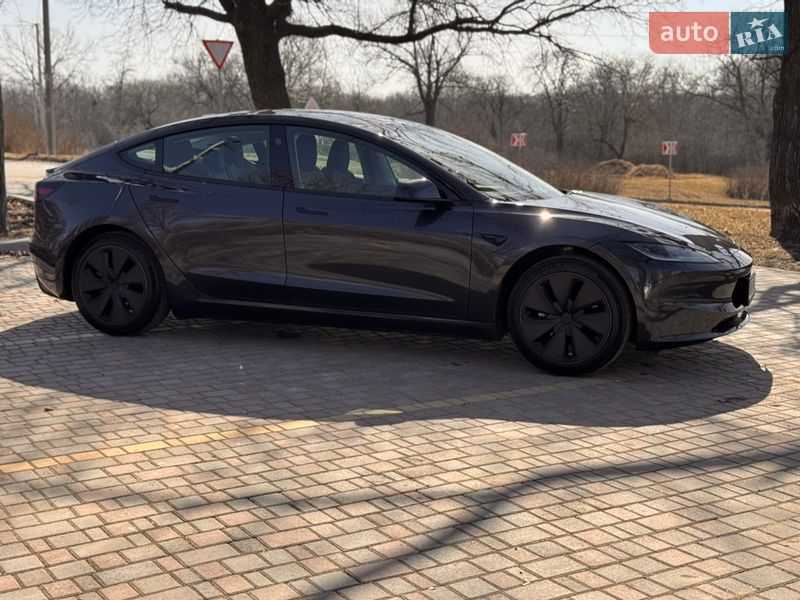 Седан Tesla Model 3 2024 в Кропивницькому