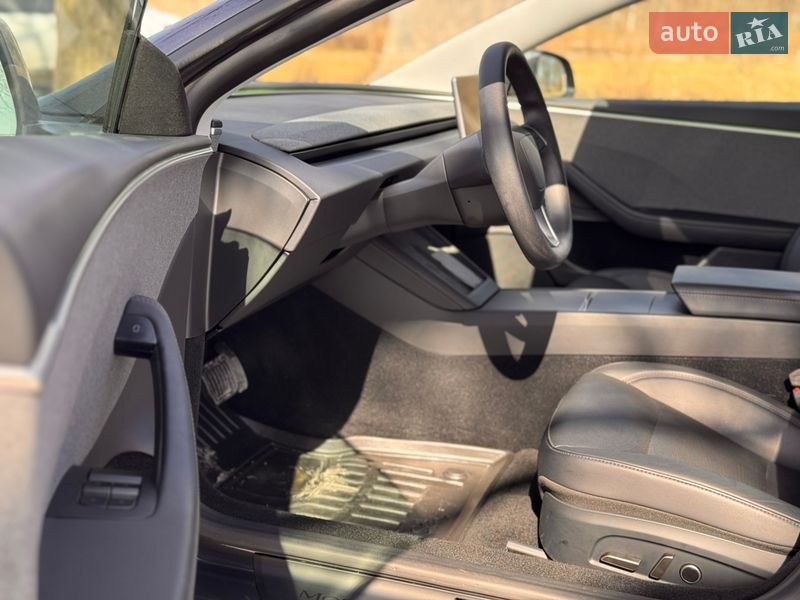 Седан Tesla Model 3 2024 в Кропивницькому