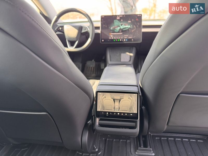 Седан Tesla Model 3 2024 в Кропивницькому