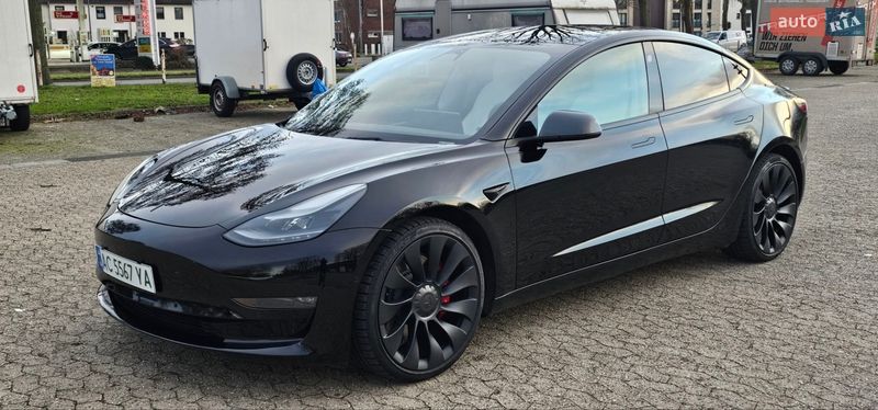 Седан Tesla Model 3 2022 в Львове