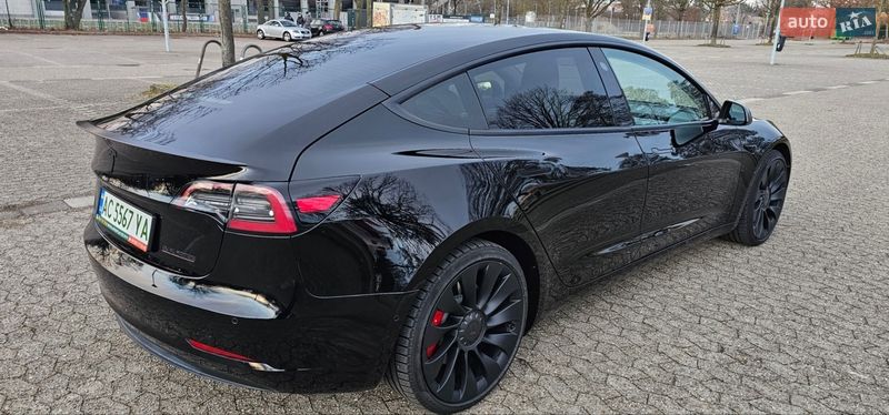 Седан Tesla Model 3 2022 в Львове