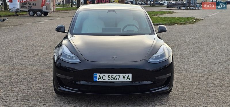 Седан Tesla Model 3 2022 в Львове