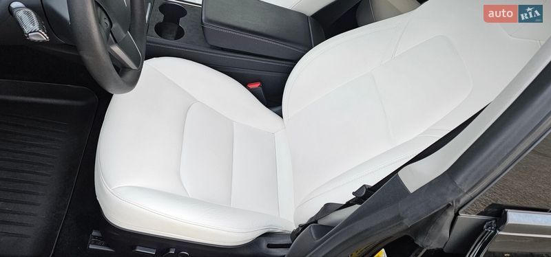 Седан Tesla Model 3 2022 в Львове