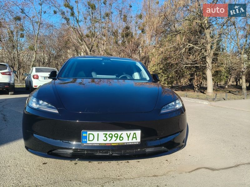 Седан Tesla Model 3 2024 в Києві