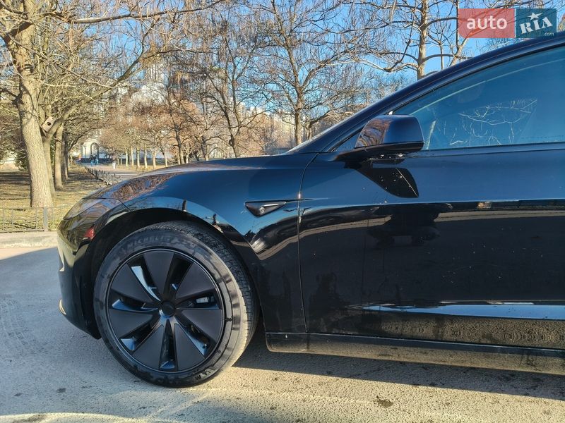 Седан Tesla Model 3 2024 в Києві