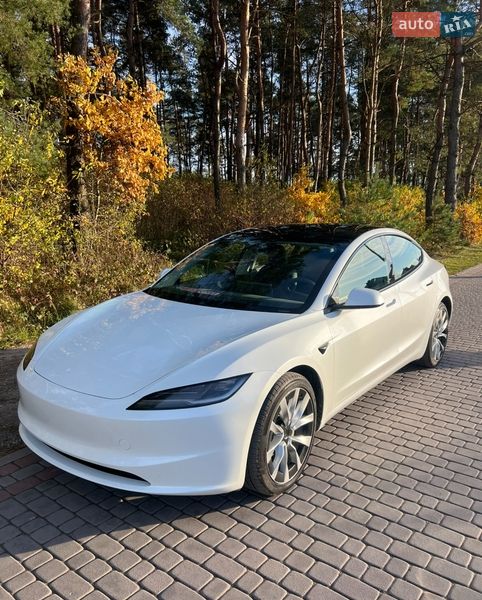 Tesla Model 3 2024
