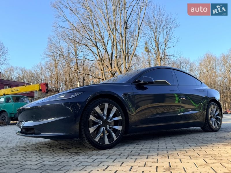 Седан Tesla Model 3 2024 в Виннице