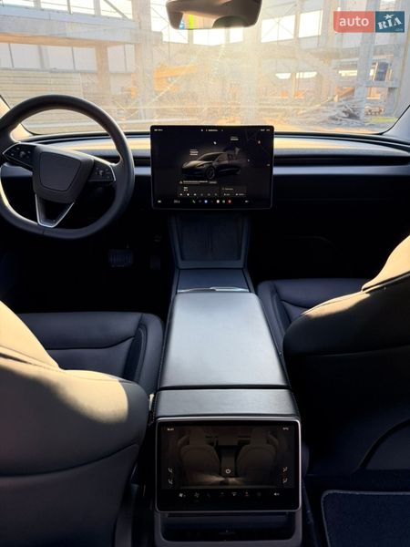Седан Tesla Model 3 2024 в Виннице