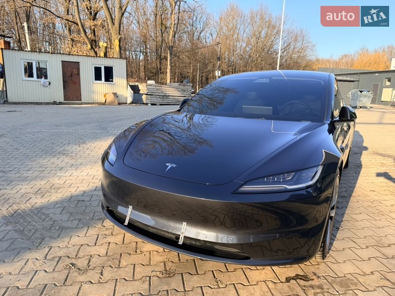 Седан Tesla Model 3 2024 в Виннице
