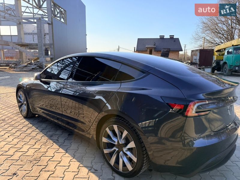 Седан Tesla Model 3 2024 в Виннице