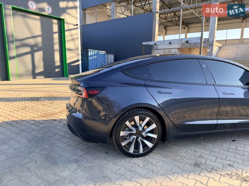 Седан Tesla Model 3 2024 в Виннице