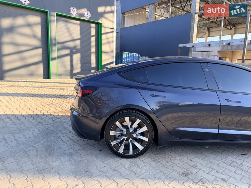 Седан Tesla Model 3 2024 в Виннице