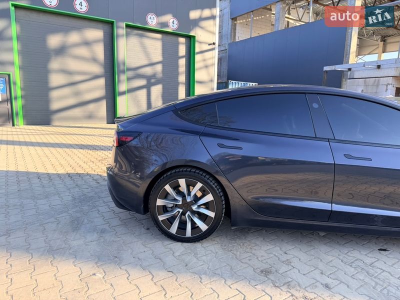 Седан Tesla Model 3 2024 в Виннице