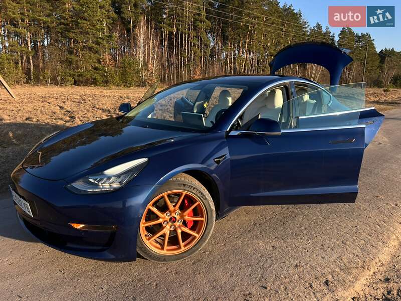 Седан Tesla Model 3 2018 в Вінниці