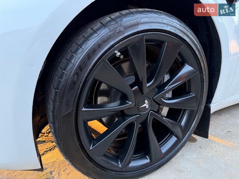 Седан Tesla Model 3 2020 в Ковелі
