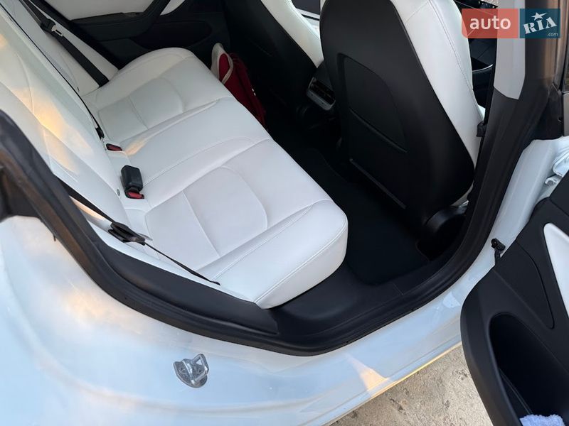 Седан Tesla Model 3 2020 в Ковелі