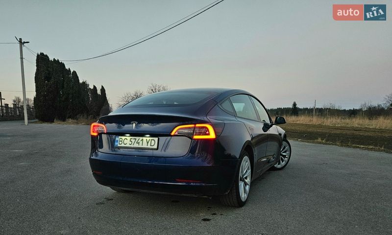 Седан Tesla Model 3 2022 в Львові