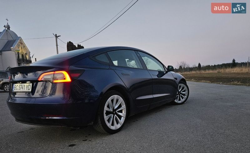 Седан Tesla Model 3 2022 в Львові