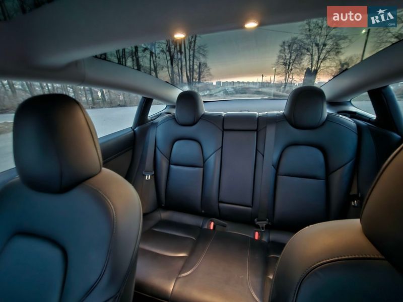 Седан Tesla Model 3 2022 в Львові