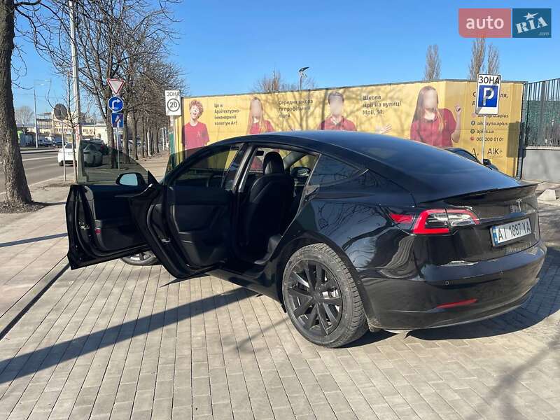 Седан Tesla Model 3 2022 в Киеве