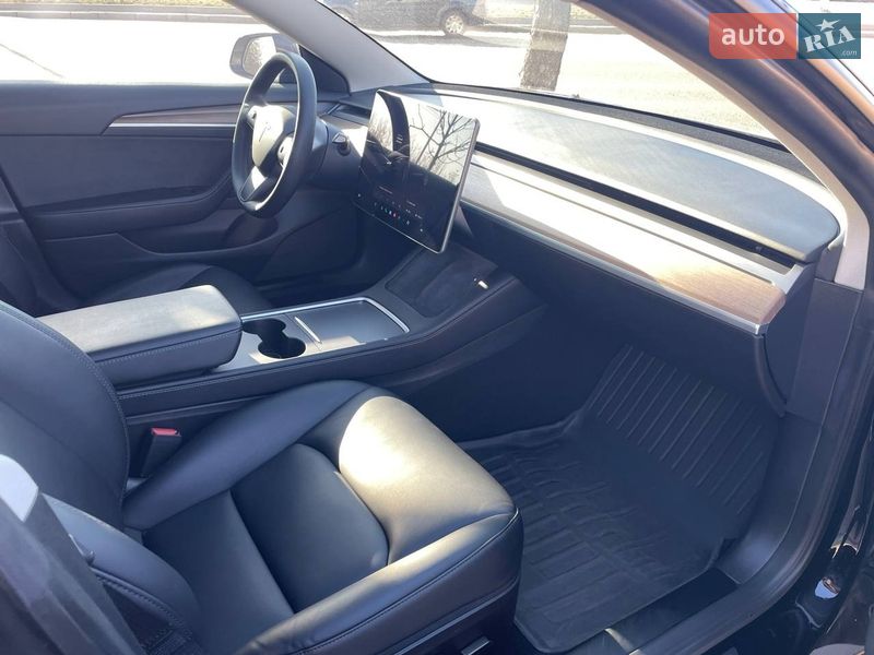 Седан Tesla Model 3 2022 в Киеве