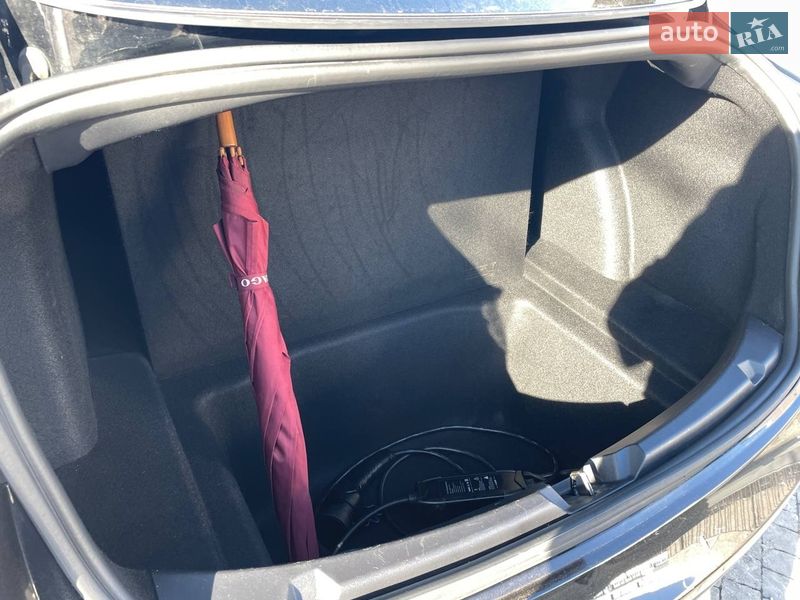 Седан Tesla Model 3 2022 в Киеве