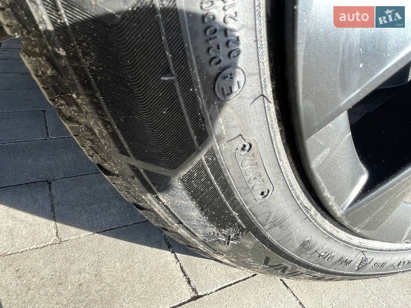 Седан Tesla Model 3 2022 в Киеве