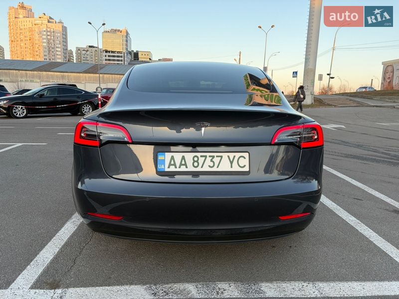 Седан Tesla Model 3 2022 в Києві