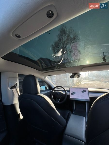 Седан Tesla Model 3 2020 в Києві