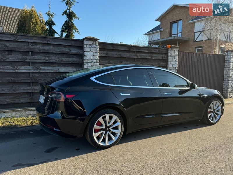 Седан Tesla Model 3 2020 в Києві