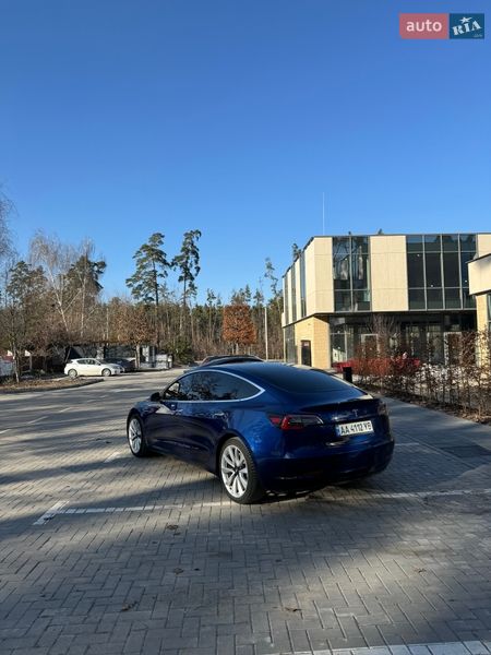 Седан Tesla Model 3 2019 в Буче