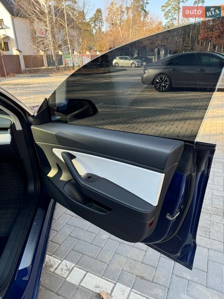 Седан Tesla Model 3 2019 в Буче