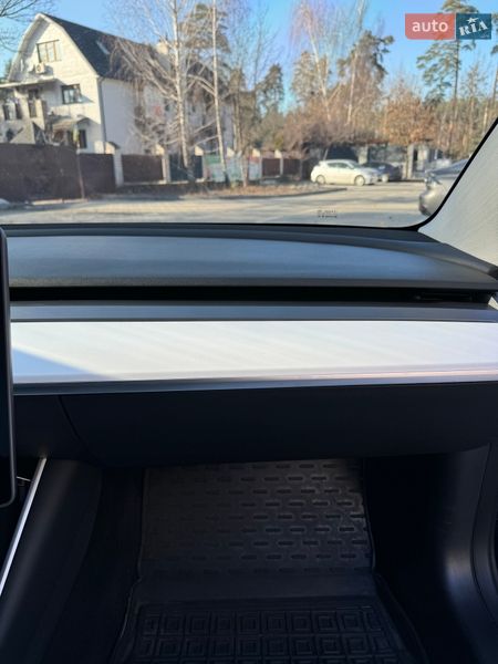 Седан Tesla Model 3 2019 в Буче