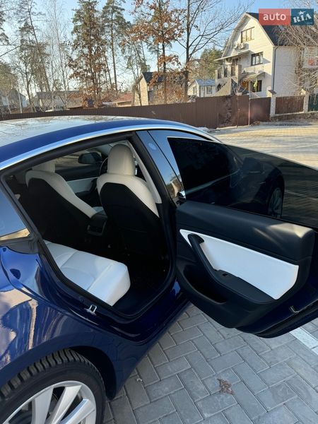 Седан Tesla Model 3 2019 в Буче
