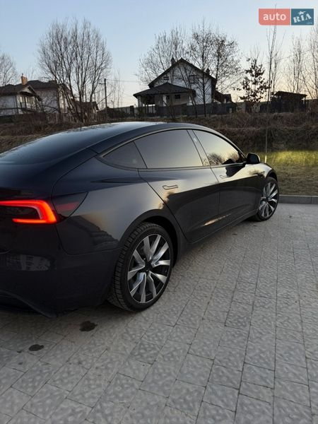 Седан Tesla Model 3 2025 в Ивано-Франково